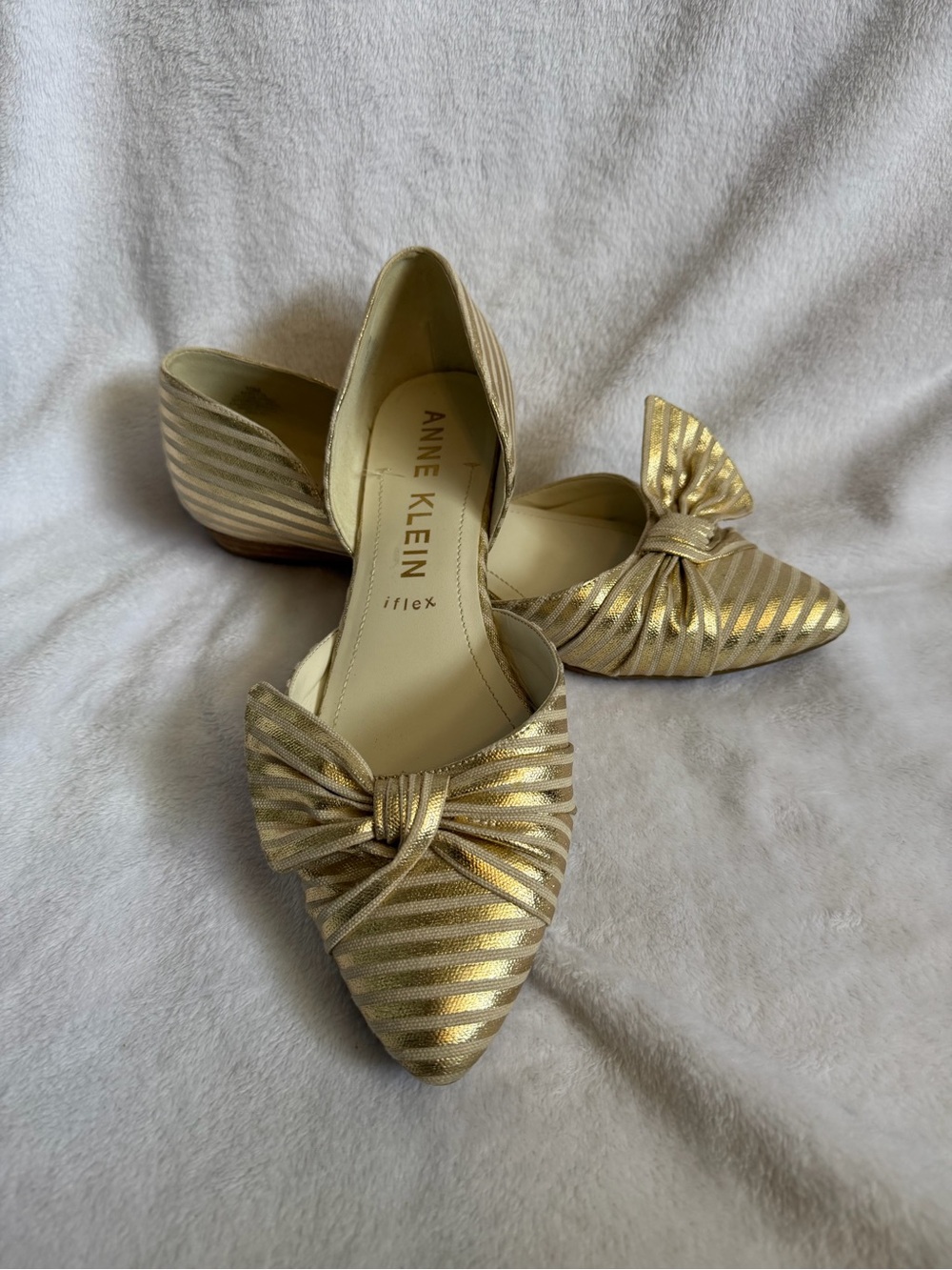 Anne Klein Bette Gold Cream Stripe Twist Bow Flats Size 10